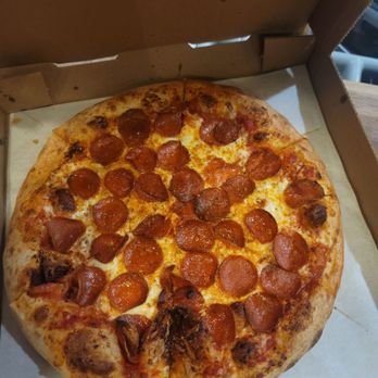 Del's Pizzeria - pepperoni pizza - Pizza Near Me - Pismo Beach, California Del's Pizzeria - pepperoni pizza - Pizza Near Me - Pismo Beach, California
