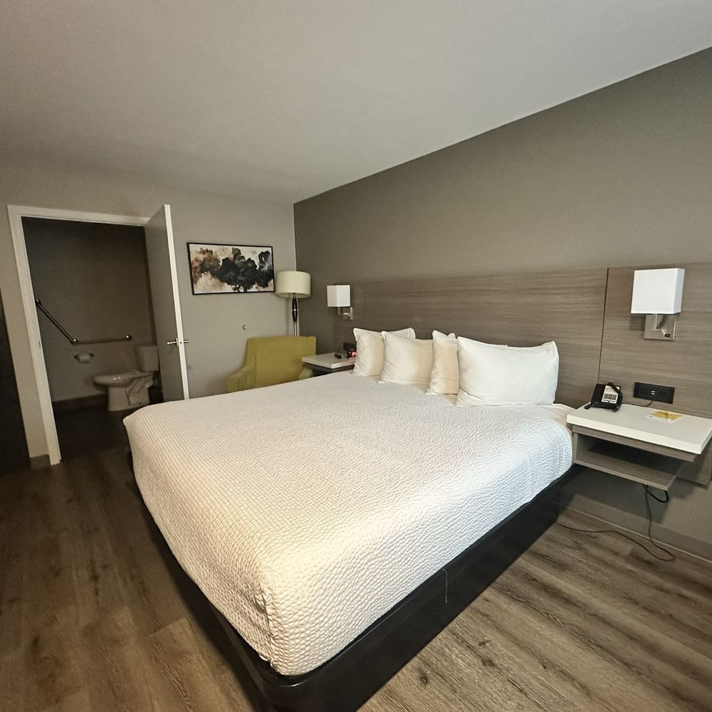 Days Inn by Wyndham - Hotels Near Me - Kelowna, British Columbia