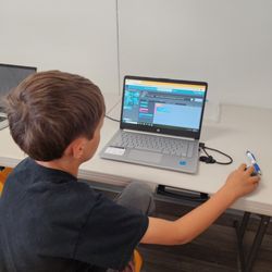 iSTEAM Studio - Coding class in progress