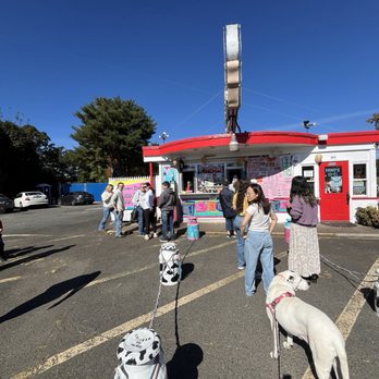Cindy's Drive In - Exterior - Ice Cream & Frozen Yogurt Near Me - Granby, Massachusetts