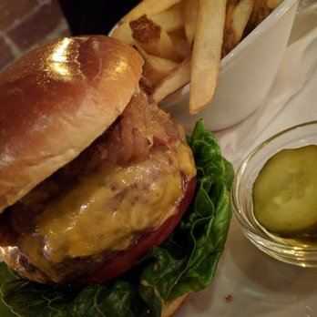 Fete - Chaz Burger $17 - Feb 2017 - New American Near Me - Honolulu, Hawaii Fete - Chaz Burger $17 - Feb 2017 - New American Near Me - Honolulu, Hawaii