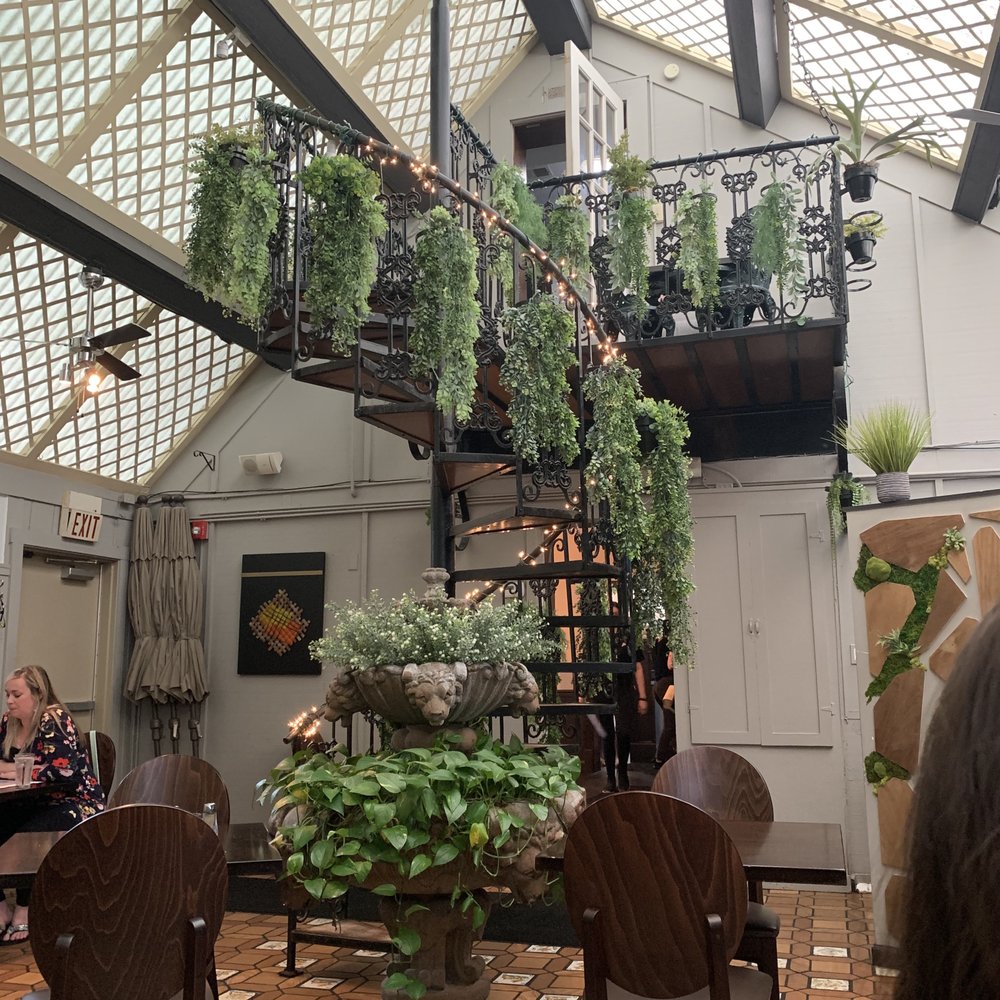 Hecks - Inside - Breakfast & Brunch Near Me - Cleveland, Ohio Hecks - Inside - Breakfast & Brunch Near Me - Cleveland, Ohio