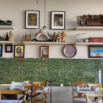 Refugio Tierra - Very nicely decorated! This window shows some of the outdoor seating area. - Breakfast & Brunch Near Me - San Luis Potosí, SLP Refugio Tierra - Very nicely decorated! This window shows some of the outdoor seating area. - Breakfast & Brunch Near Me - San Luis Potosí, SLP