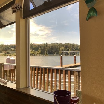 Mo's Seafood & Chowder - Point of view - Seafood Near Me - Florence, Oregon Mo's Seafood & Chowder - Point of view - Seafood Near Me - Florence, Oregon