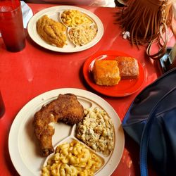 Ma-N-Pop Soul Food - Fried Chicken and catfish dinner.