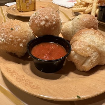 Toadstool Cafe - Garlic knots 10/10 but expensive for only 4 - Cafes Near Me - Universal City, California
