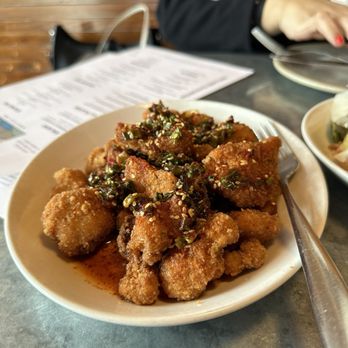 Sunny Hill - Cauliflower - Pizza Near Me - Seattle, Washington