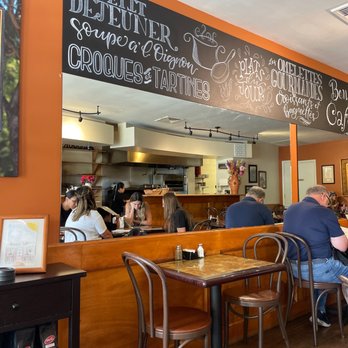 Bonjour Cafe photo 3