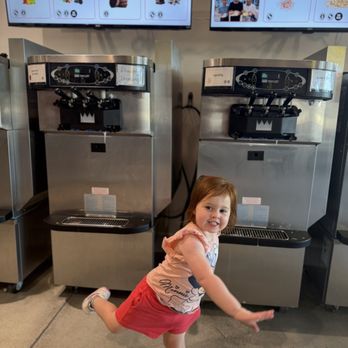 Froyo & Fido - Ice Cream & Frozen Yogurt Near Me - Simi Valley, California