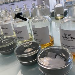 Frau Tonis Parfum - Frau Tonis scent bar.