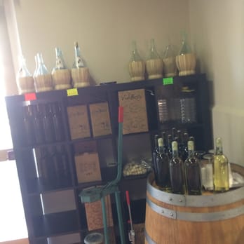 Fiasco & Bottiglia - bottles for sale to fill - Wine Tasting Room Near Me - Poggibonsi, SI