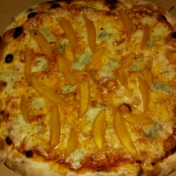 Che Boludo - Pizza de cuatro quesos con mango. ¡Una delicia!