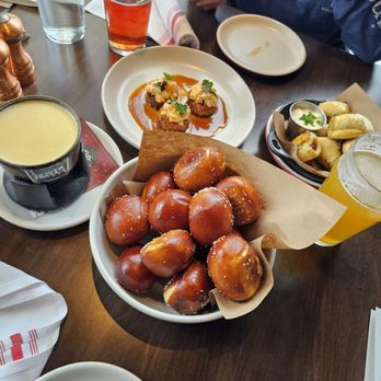Culinary Dropout - Soft pretzel & provolone fondue, wagyu pigs in a blanket, spicy shrimp crispy rice - New American Near Me - Charlotte, North Carolina