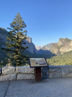 Tunnel View by null