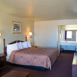 Countryside Inn - King Room- Smoking