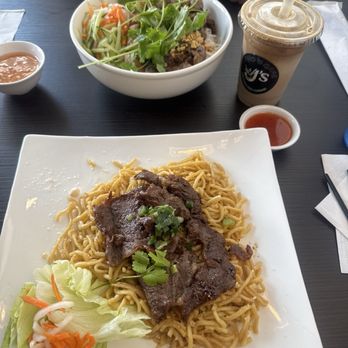 J’s Pho and Cafe - Garlic noodle with beef - Vietnamese Near Me - Walnut Creek, California