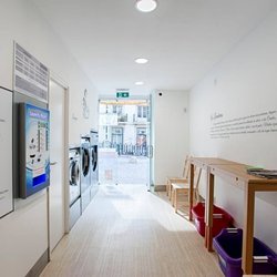 Laundromat Imperial - Coin Laundry Open everyday until MIDNIGHT  - 00.00h Lavanderia Automatica abierta hasta la media noche.