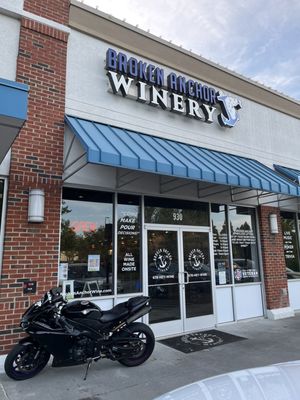 Broken Anchor Winery by null