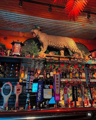 Rose's R&R Bar by null