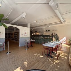 Wilder Wines - Dining area