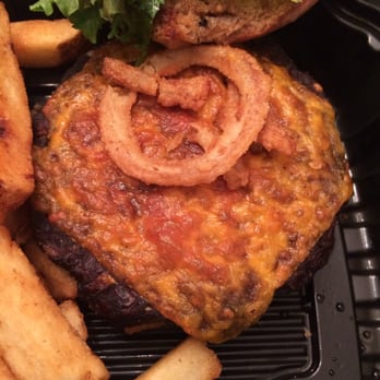 Winking Lizard - Burnt, dried out veggie burger - American Near Me - Brunswick, Ohio