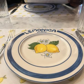 Lemonica - Very cute decor - Wine Bars Near Me - Hollywood, Florida