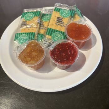Lou's Diner - Crackers and jam while you wait - Diners Near Me - Las Vegas, Nevada