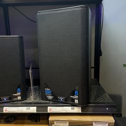 Guitar Center - QSC K122 12" powered sub.
