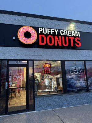 Puffy Cream Donuts Plus by null