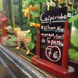 Do Brasil - Très bonnes caipirinha et caïpifruita qui ne lésinent pas sur la cachaça!