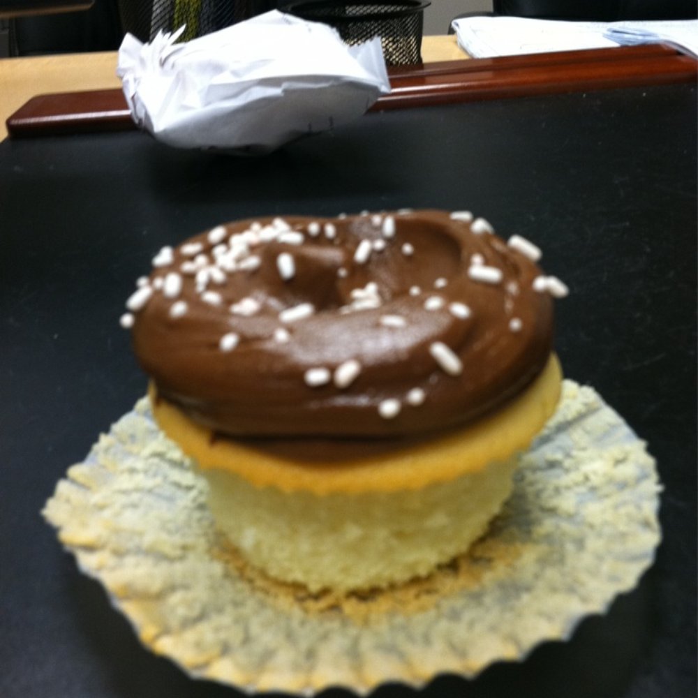 Magnolia Bakery - Too much frosting and not enough cake - Bakeries Near Me - Chicago, Illinois