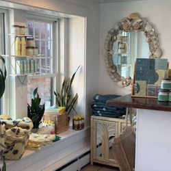 Castaways Vintage Cafe