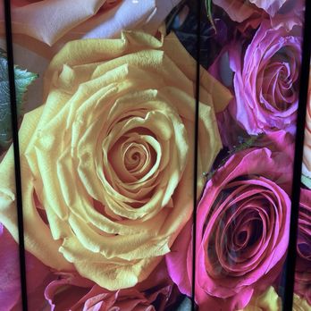 Escape Lounge - Elevator decor - Airport Lounges Near Me - Portland, Oregon
