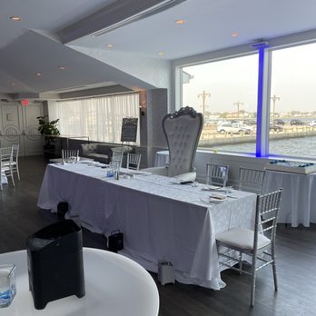 The Piermont - a dining room with a view of the water - New American Near Me - Babylon, New York