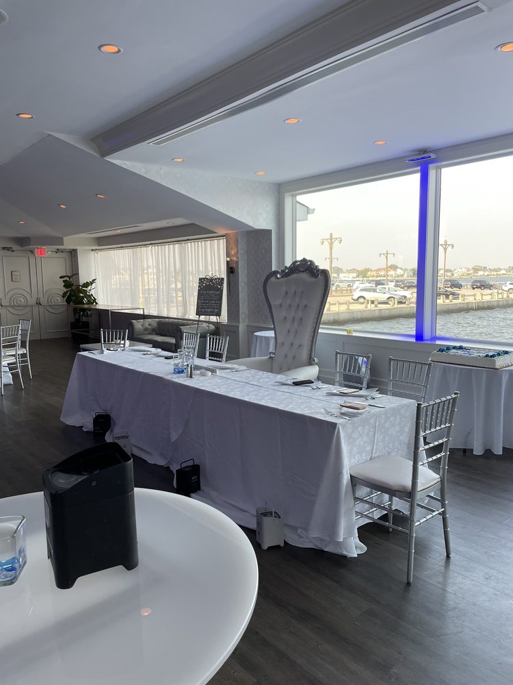 The Piermont, Babylon Roadtrippers