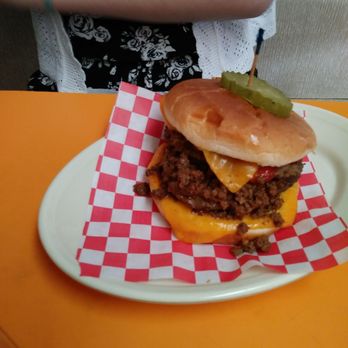 Dew Drop Inn - Cheeseburger in paradise - Burgers Near Me - Mobile, Alabama