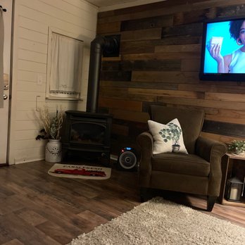 May Creek Farm - Living room - Vacation Rentals Near Me - Gold Bar, Washington May Creek Farm - Living room - Vacation Rentals Near Me - Gold Bar, Washington