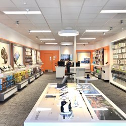 AT&T Store Westlake Village - Larger store with more inventory!
