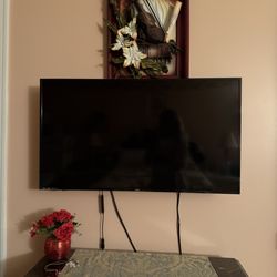 Handyman Service - Tv mounted in bedroom