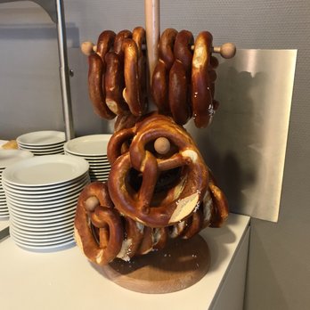 Lufthansa Senator Lounge - Yummy Bretzel - Airport Lounges Near Me - Hamburg, HH