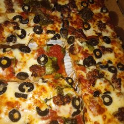 Benitos Pizza - Benito's Black olives & sausage, spinach pizza