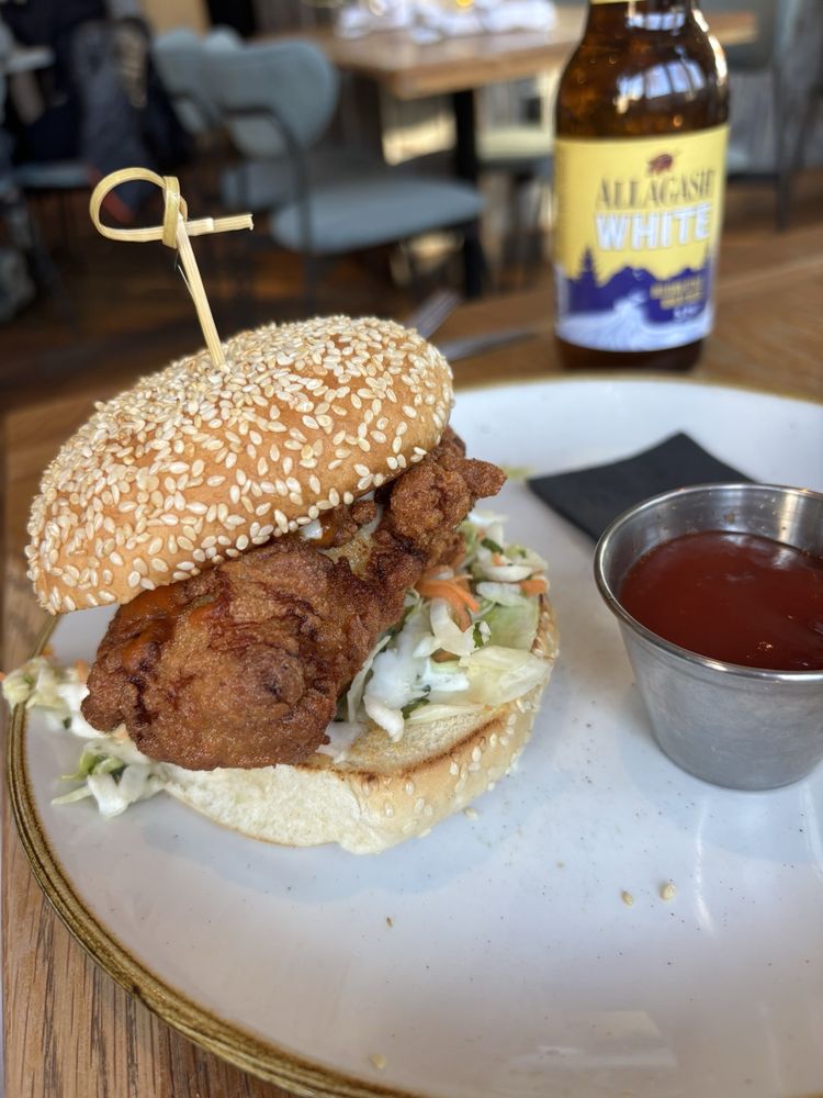 Social spots from Lola's Garden