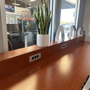 Hilltop Kia - Counters with chargers - Car Dealers Near Me - Richmond, California Hilltop Kia - Counters with chargers - Car Dealers Near Me - Richmond, California