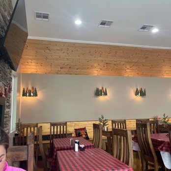 Pine Street Eats & Sweets - Inside - Breakfast & Brunch Near Me - Tomball, Texas