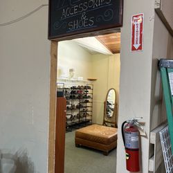 Austin Pets Alive! Thrift - Burnet - Men's area