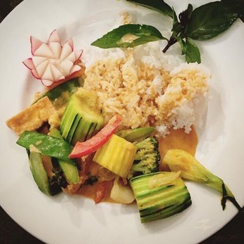 The Basil Restaurant - Red curry with tofu and vegetables - Thai Near Me - Carson City, Nevada