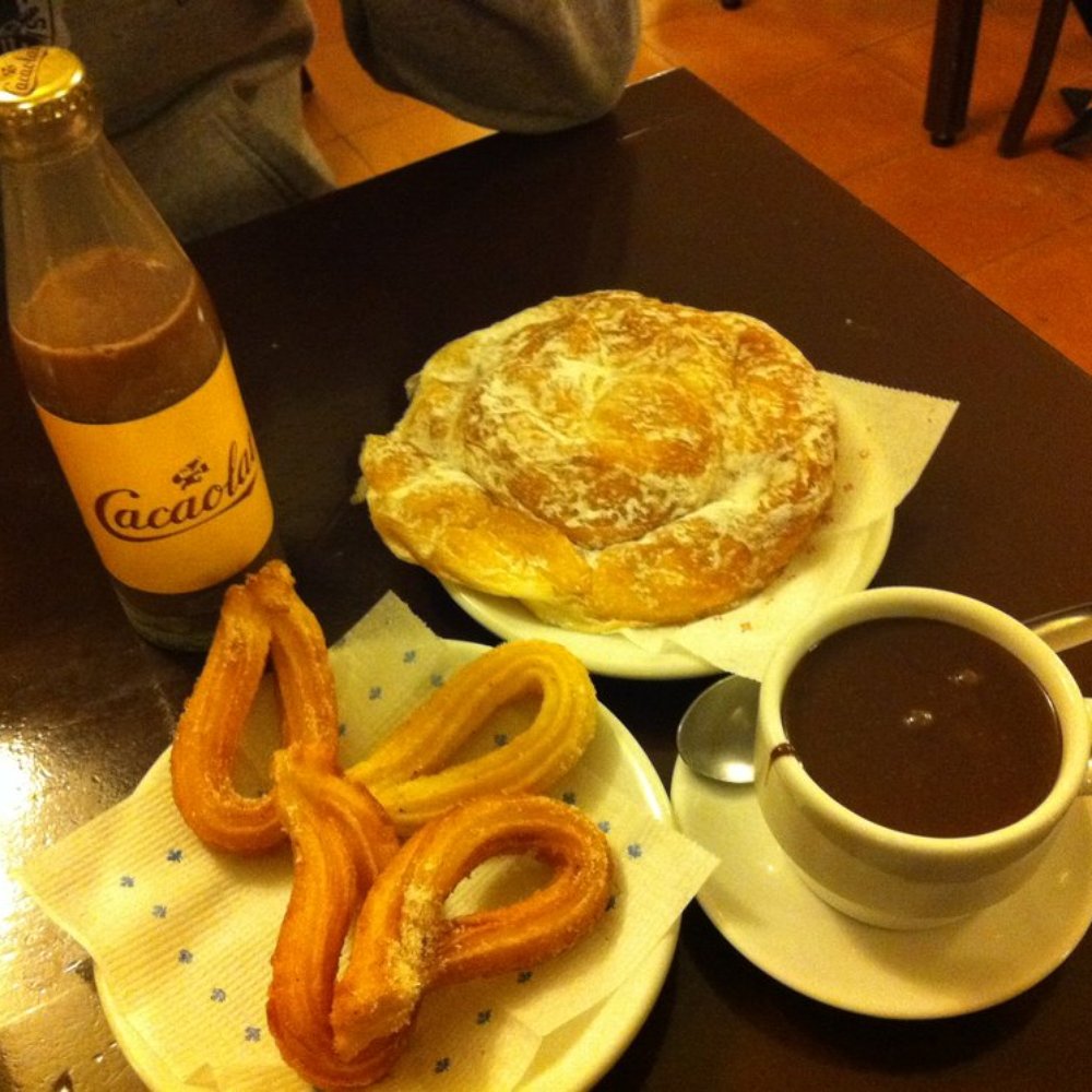 Dulcinea - Ensaimada, churros w/ dipping chocolate & Cacaolat - Cafeteria Near Me - Barcelona, B