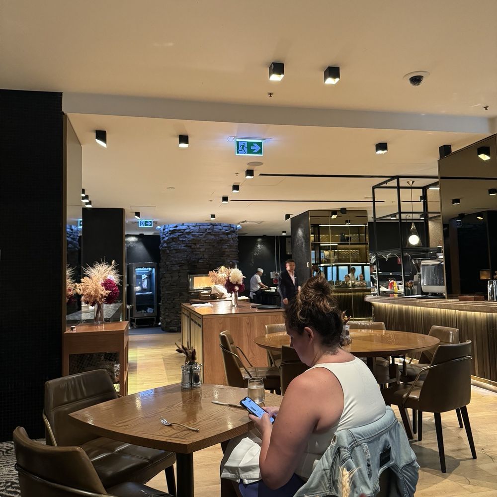 MODE Kitchen & Bar - Inside - Bars Near Me - The Rocks, NSW