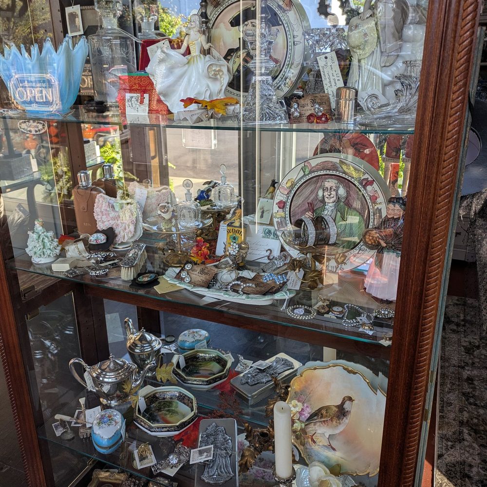 The Mercantile - Antiques Near Me - Jeffersonville, Indiana