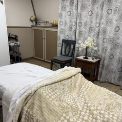 High Desert Therapeutic Massage - Massage table